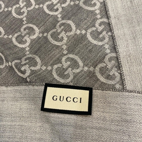 Gucci GG double sided scarf - Picture 2 of 8